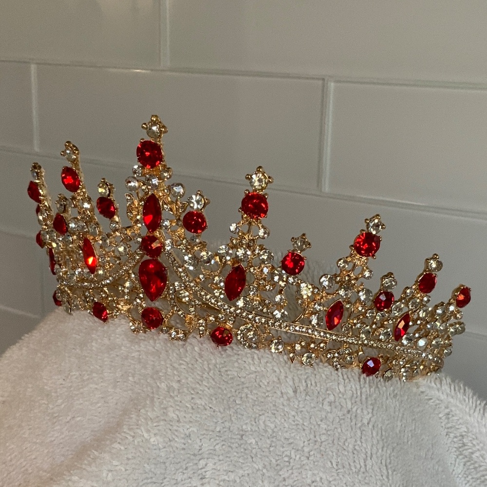 Wedding Crown Tiara - Picture 10 of 14